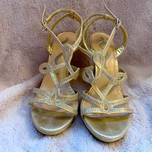 Gold Nina size 8.5 3 in heels